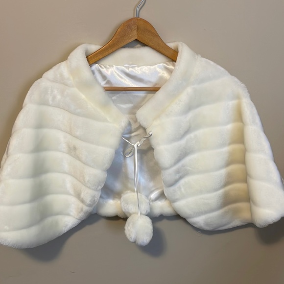 Other - Youth White bolero One size